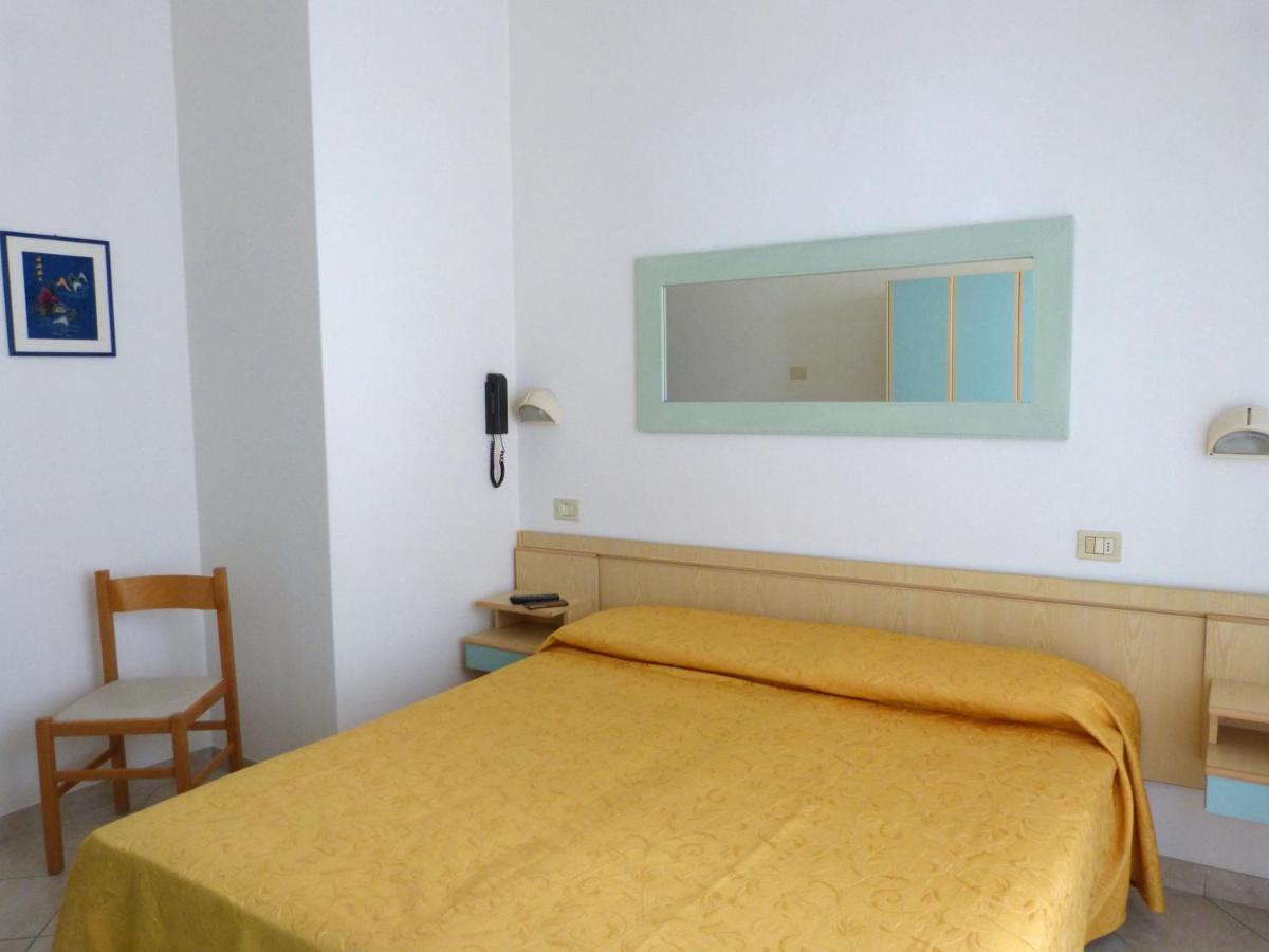 Hotel D'Annunzio Κατόλικα Εξωτερικό φωτογραφία